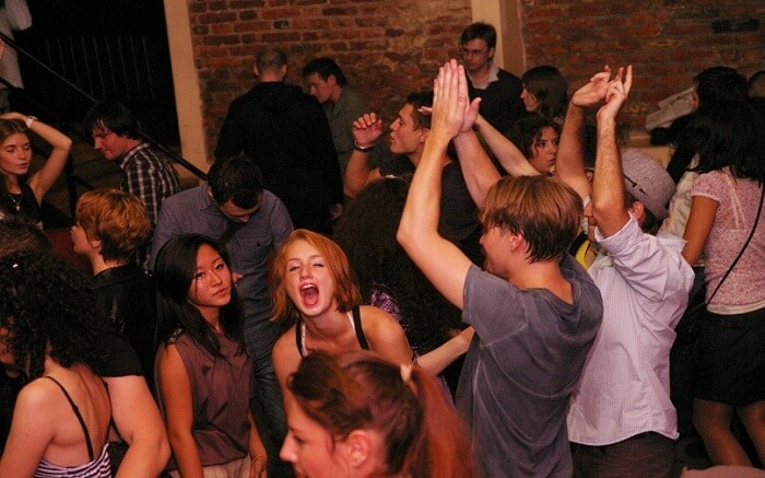 acj-0406-nightlife-in-russia (3)