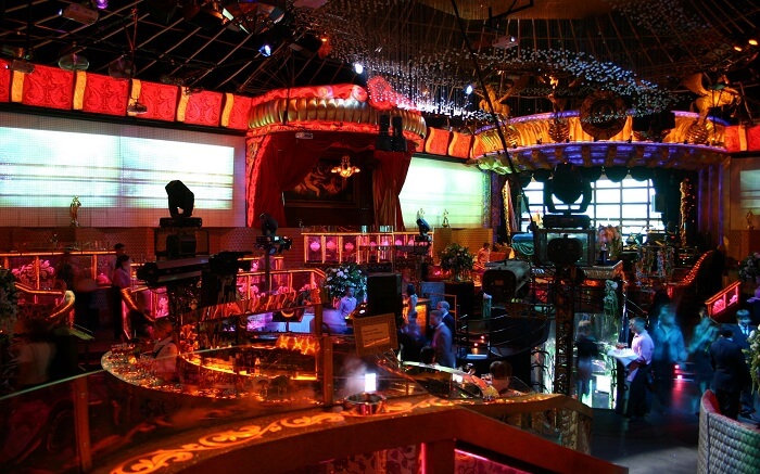 acj-0406-nightlife-in-russia (7)