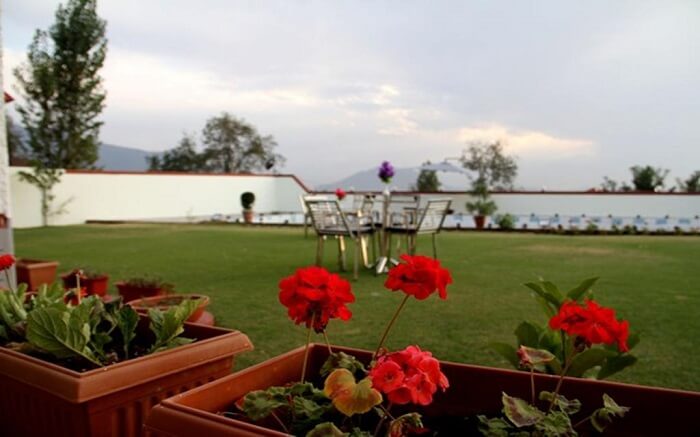 chairs in the garden of Impex Hill Resorts in mountains
