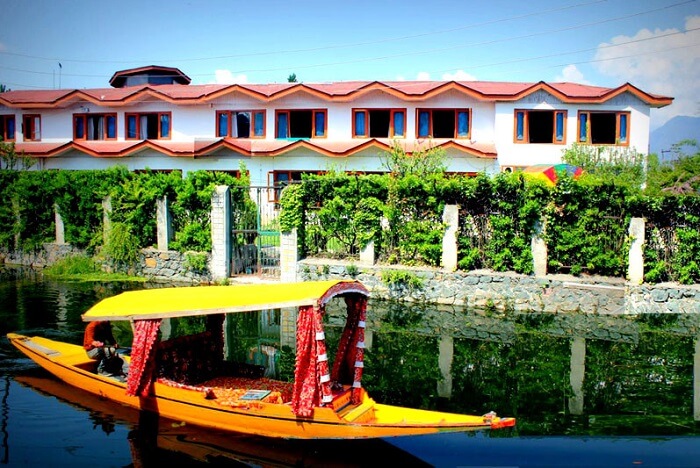 lake resort srinagar