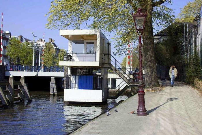 amsterdam bridge house