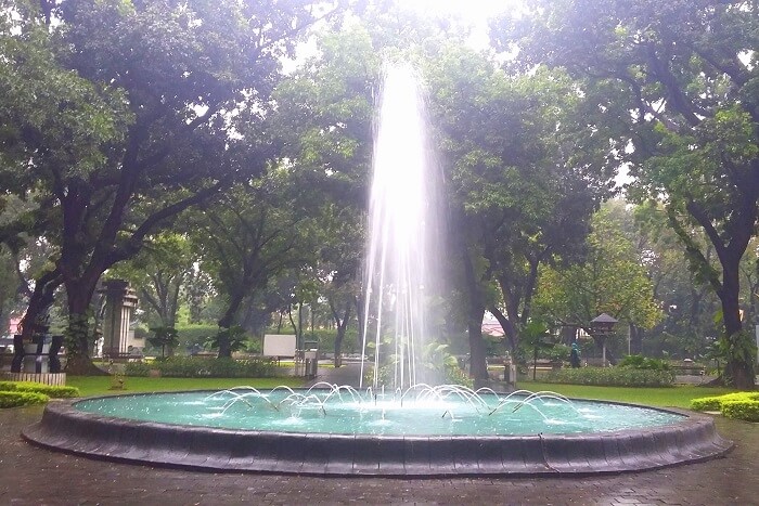 Air_mancur_Taman_Suropati