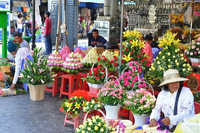 Go shopping at Phsar Thmey phnom penh