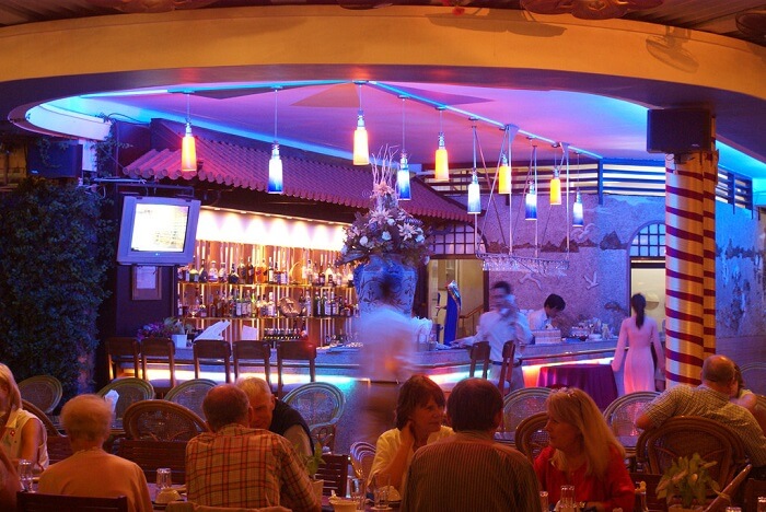 Nightlife in Phnom Penh - Long After Dark