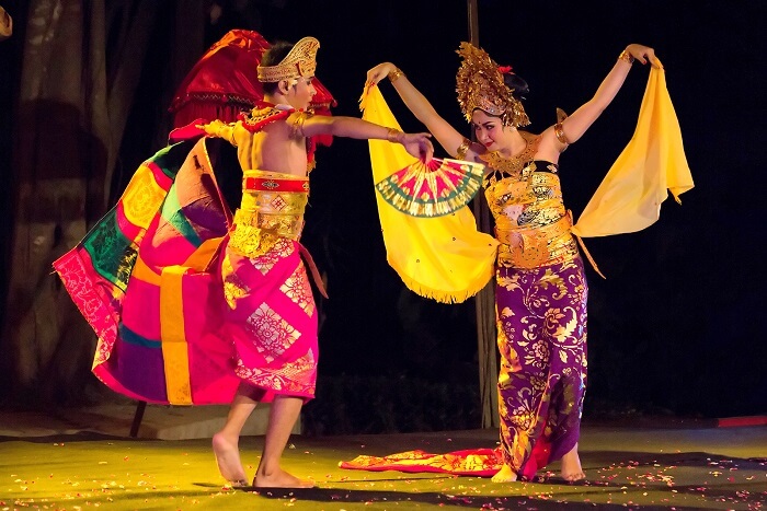 Watch traditional dance performances at The Cambodian Living Arts phnom penh