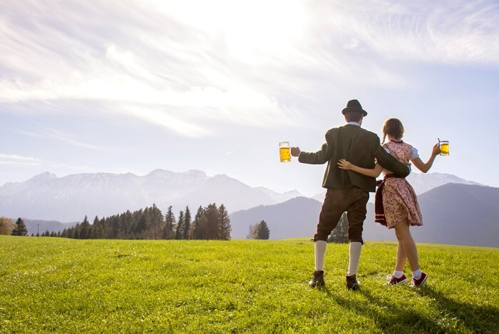 Couple posing at a beautiful place in Munich