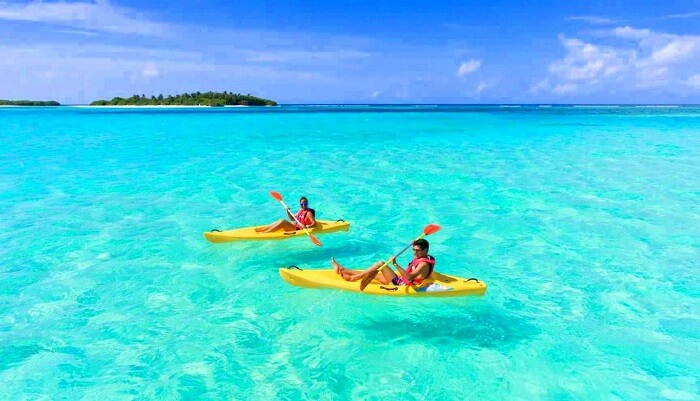 couple canoeing