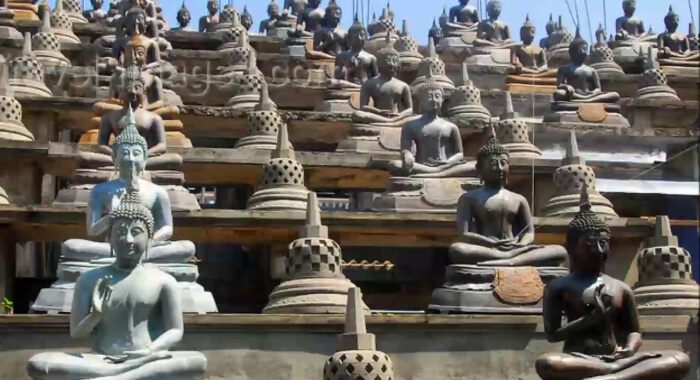 statues