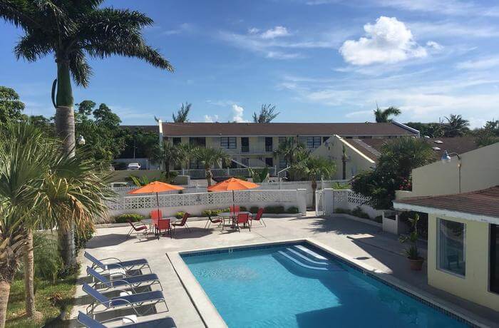 Colony Club Inn Suites