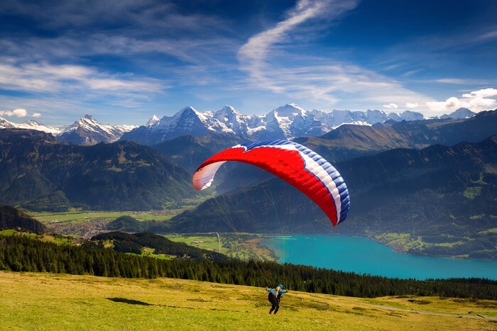 Paragliding In Switzerland: Experience An Adventurous Flight!