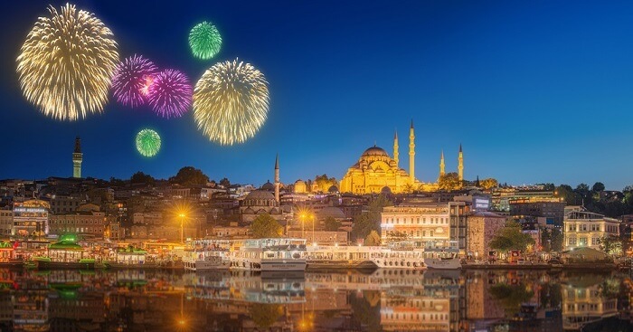 Experience Turkey's NYE Spectacular : Istanbul's New Year's Eve Fireworks Live Stream from Bosphorus