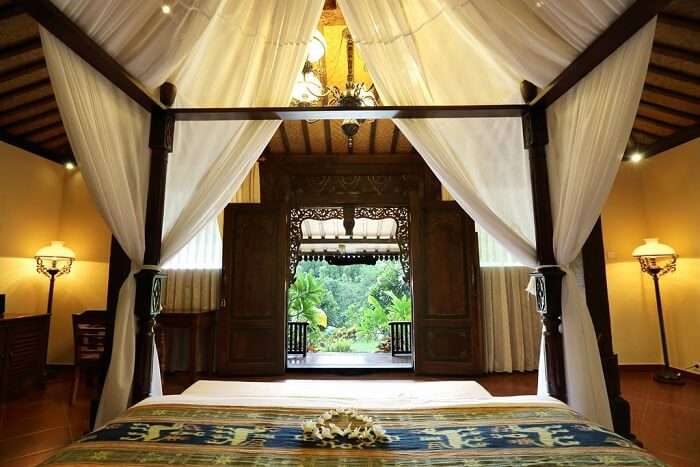 famous hotel near gigit waterfall