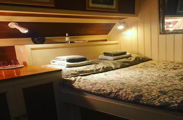 Houseboat homestay