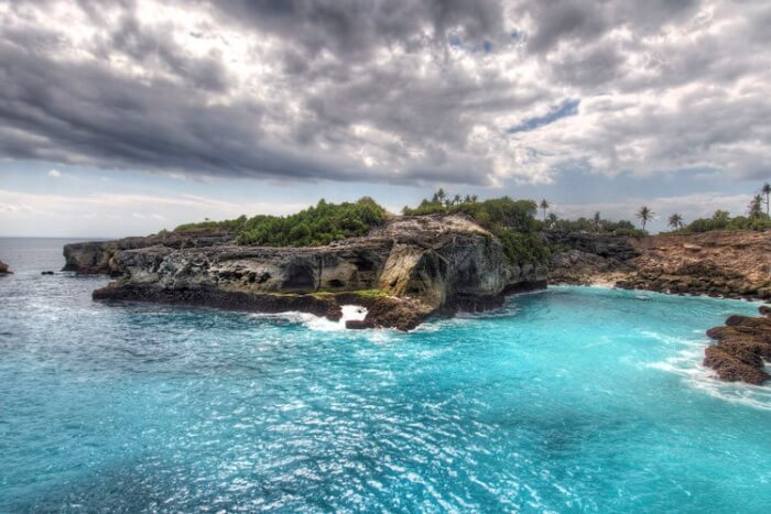 Mahana Point Cliff Jump