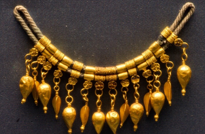 Purchase and admire the Greek Jewelry