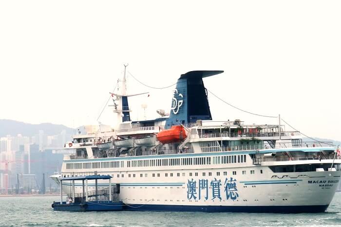 cruise in hong kong