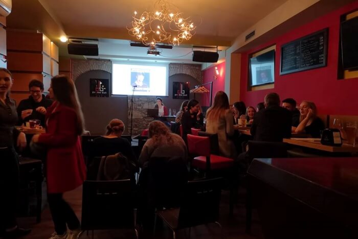 Dvorni Bar