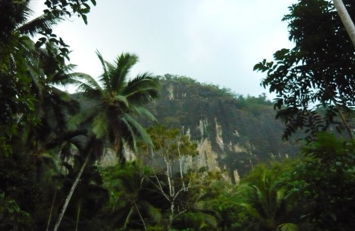 Explore the caves of Fa hien