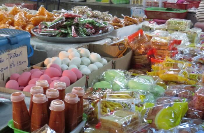 Pratu Chai Market