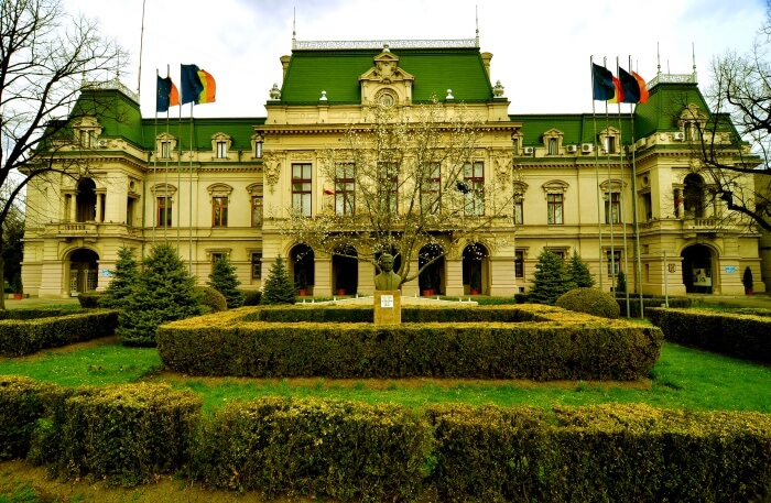 Roznovanu Palace