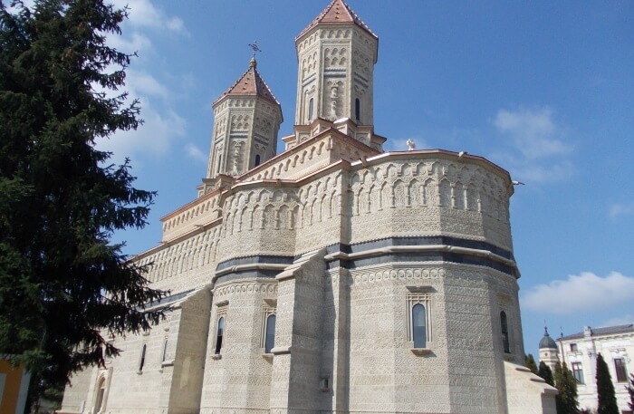 Trei Lerarhi Church