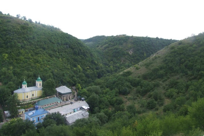 Visit the village of Saharna