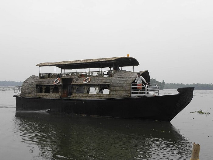 houseboat in chettuva