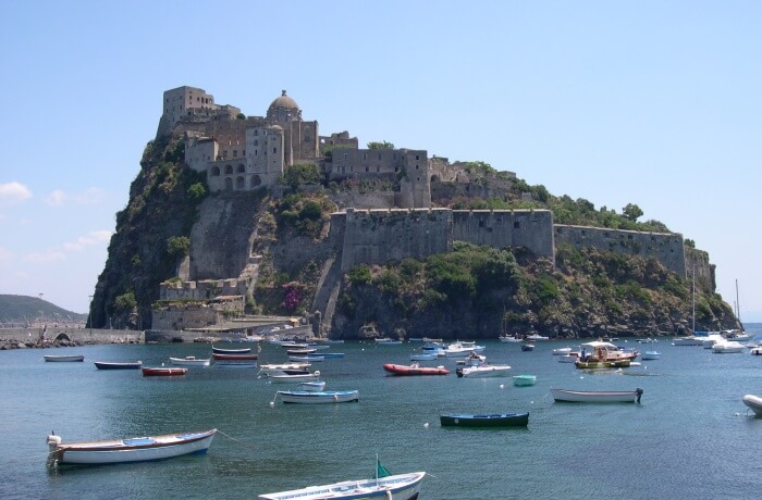 Villa by the Aragonese Castle