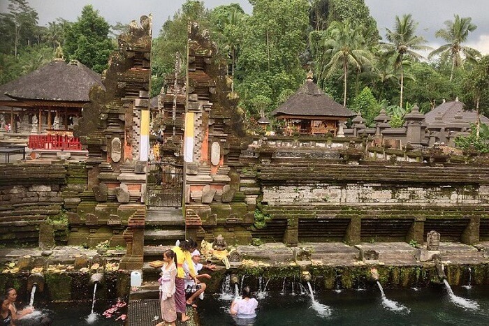 Pura_Tirta_Empul,_Bali