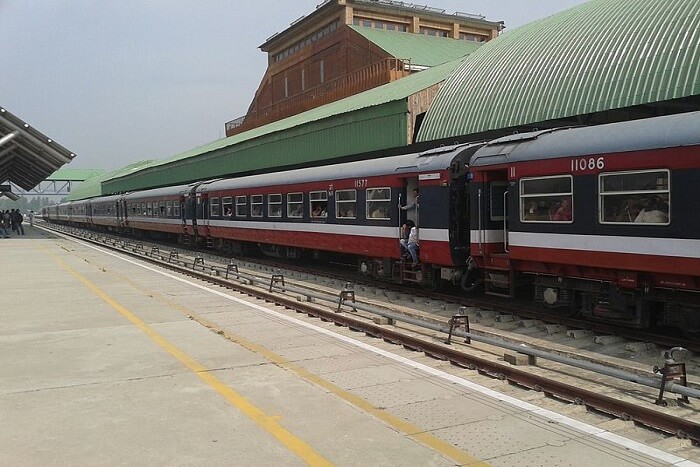 train on Srinagar station