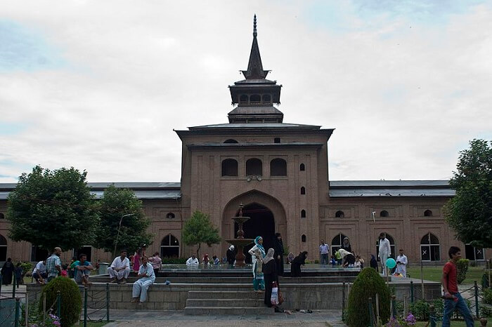famous place to visit in Srinagar