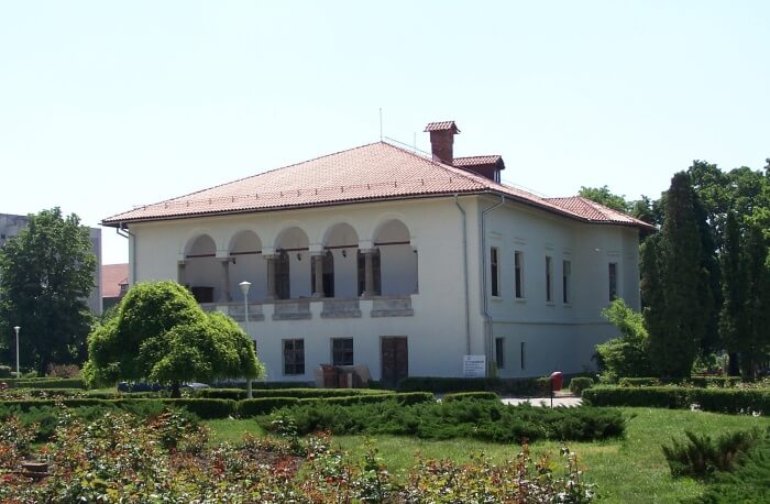 Visit Casa Baniei