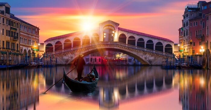 Rialto Bridge A Guide To Know All About This Place In Italy