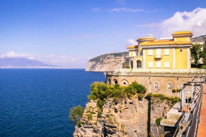 Villas in Naples