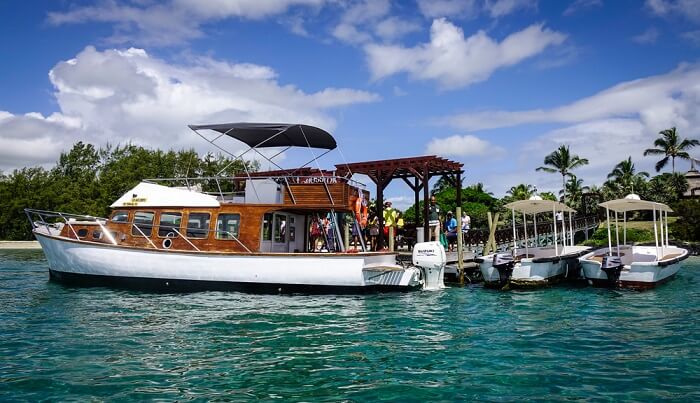 boat at the shore flaccq